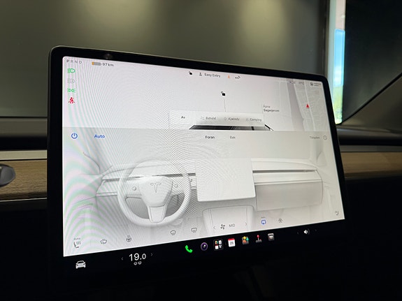 Tesla Model Y 23 of 25
