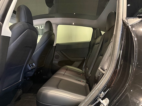 Tesla Model Y 11 of 25