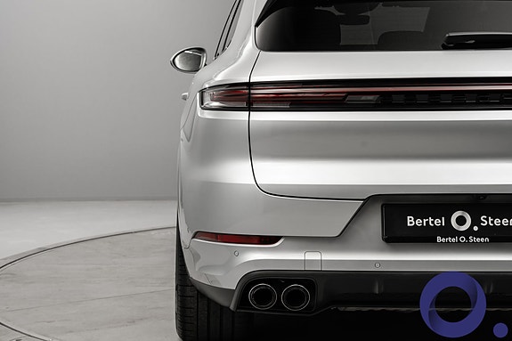 Porsche Cayenne 9 of 30