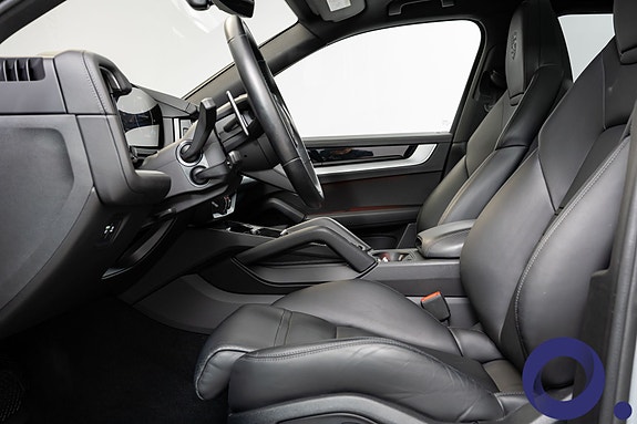 Porsche Cayenne 18 of 30