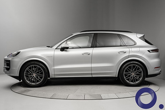 Porsche Cayenne 2 of 30