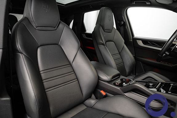 Porsche Cayenne 12 of 30