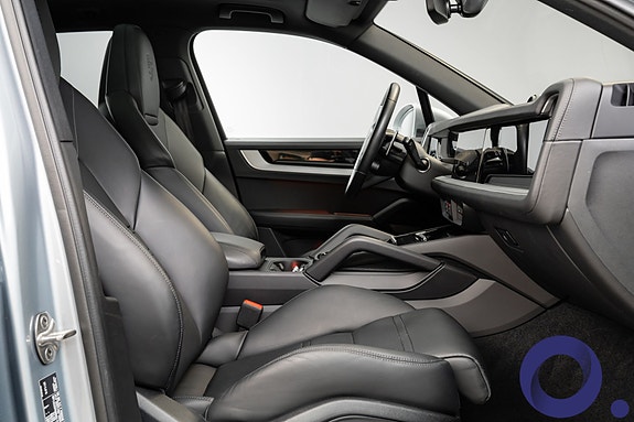 Porsche Cayenne 13 of 30