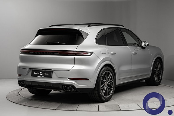Porsche Cayenne 4 of 30