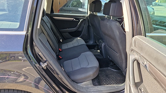 Volkswagen Passat 17 of 27