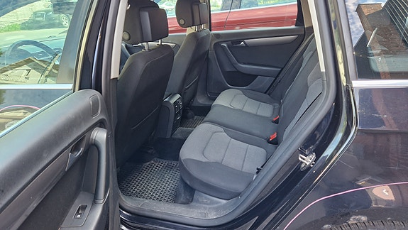 Volkswagen Passat 9 of 27