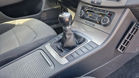 Volkswagen Passat 16 of 27