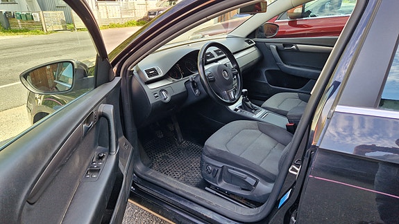 Volkswagen Passat 5 of 27