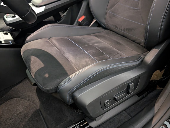 BMW iX2 11 of 28