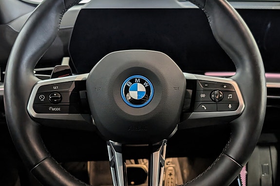 BMW iX2 15 of 28