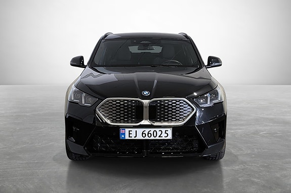 BMW iX2 3 of 28