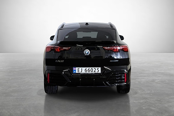 BMW iX2 7 of 28