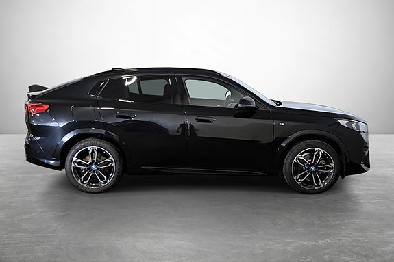 BMW iX2 5 of 28