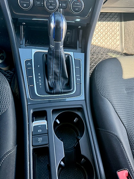 Volkswagen e-Golf VII 11 of 19