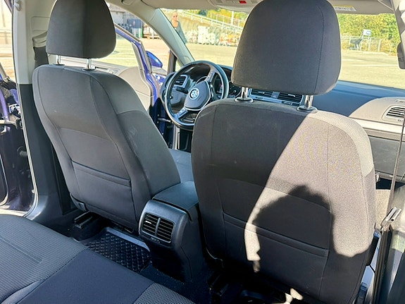 Volkswagen e-Golf VII 16 of 19