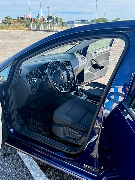 Volkswagen e-Golf VII 13 of 19