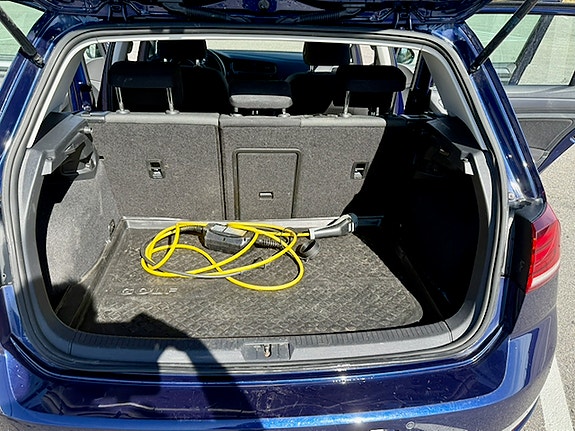 Volkswagen e-Golf VII 14 of 19