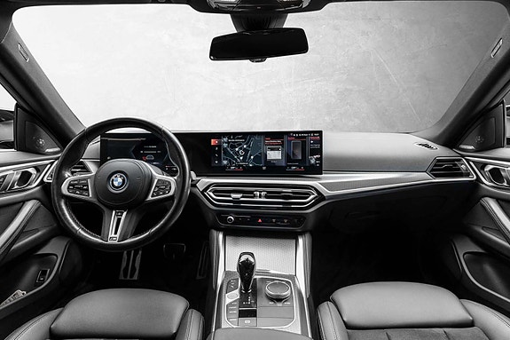 BMW i4 12 of 30