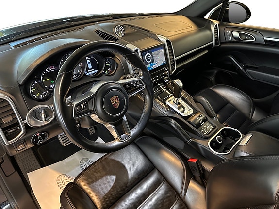 Porsche Cayenne S 9 of 30