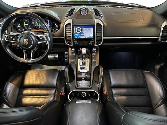 Porsche Cayenne S 10 of 30