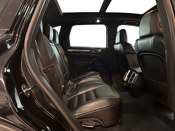 Porsche Cayenne S 12 of 30