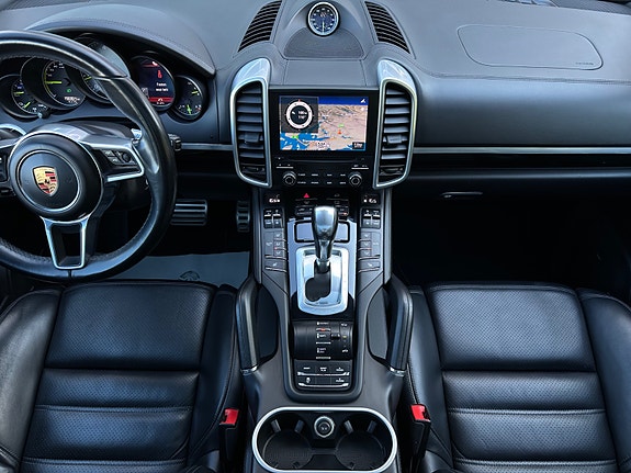 Porsche Cayenne S 16 of 30