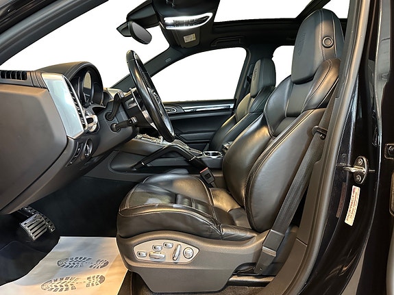 Porsche Cayenne S 8 of 30