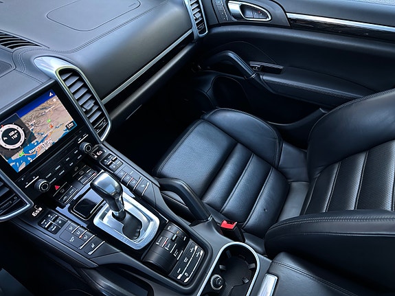 Porsche Cayenne S 22 of 30