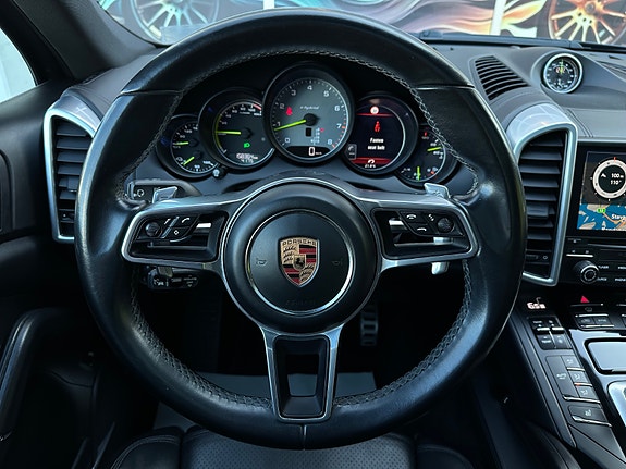 Porsche Cayenne S 17 of 30