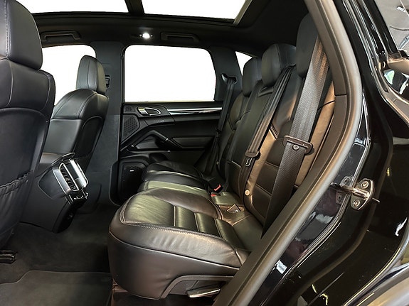 Porsche Cayenne S 13 of 30