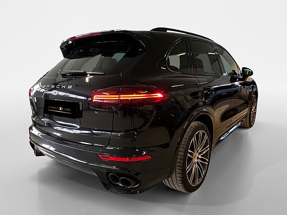 Porsche Cayenne S 7 of 30