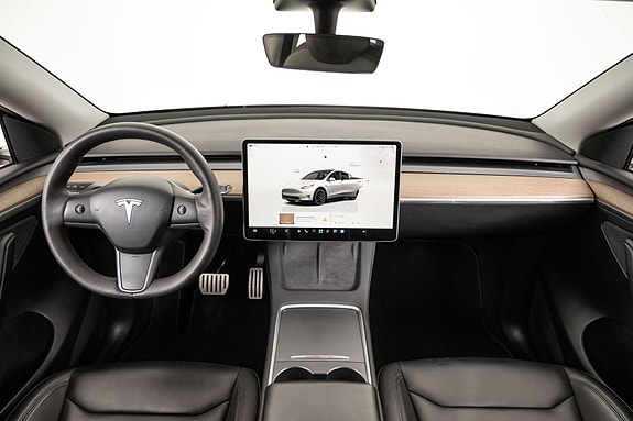 Tesla Model Y 21 of 30