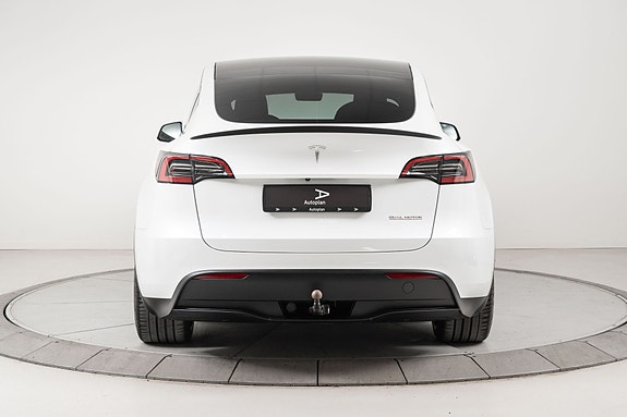 Tesla Model Y 8 of 30