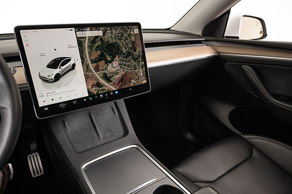Tesla Model Y 12 of 30