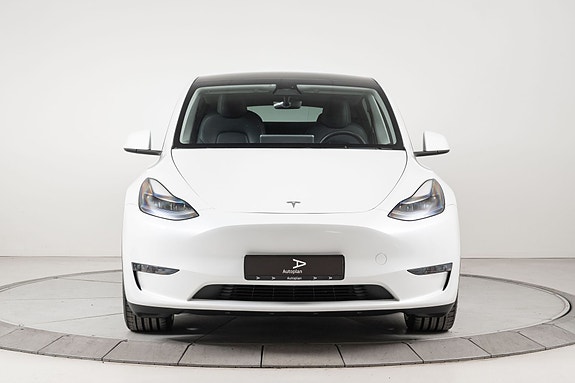 Tesla Model Y 4 of 30
