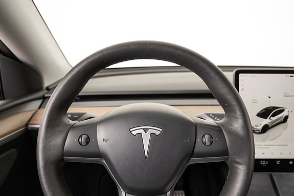 Tesla Model Y 10 of 30