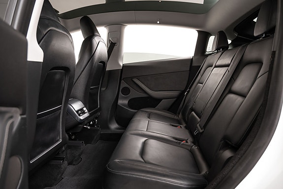 Tesla Model Y 20 of 30