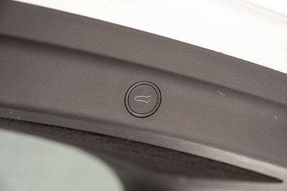 Tesla Model Y 23 of 30