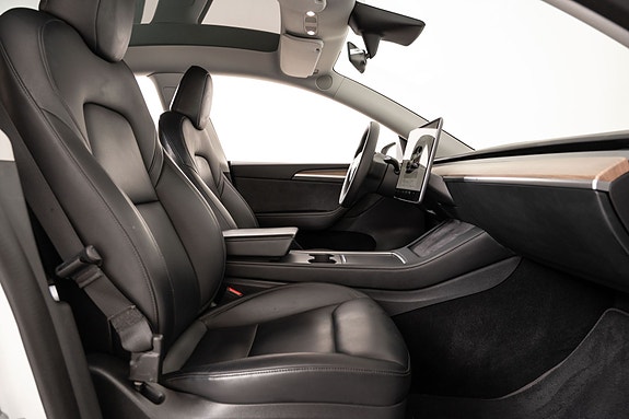 Tesla Model Y 25 of 30
