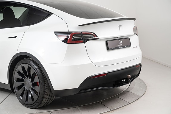 Tesla Model Y 7 of 30