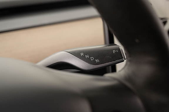Tesla Model Y 11 of 30