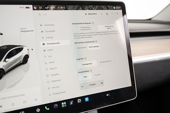 Tesla Model Y 15 of 30