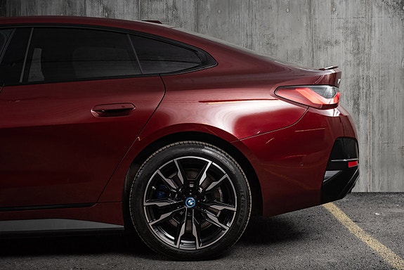 BMW i4 10 of 30