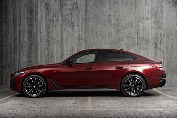 BMW i4 2 of 30