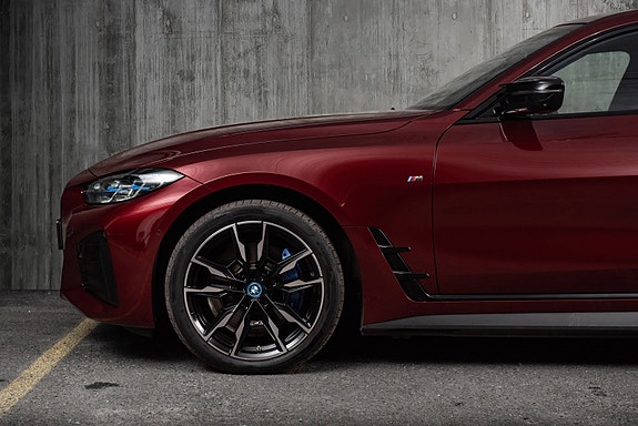 BMW i4 9 of 30