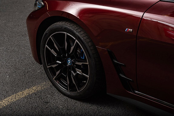 BMW i4 16 of 30