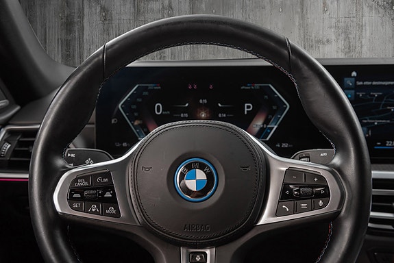BMW i4 23 of 30