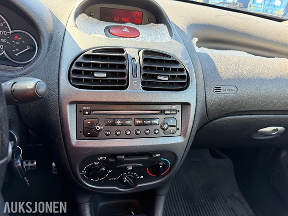 Peugeot 206 CC 15 of 30