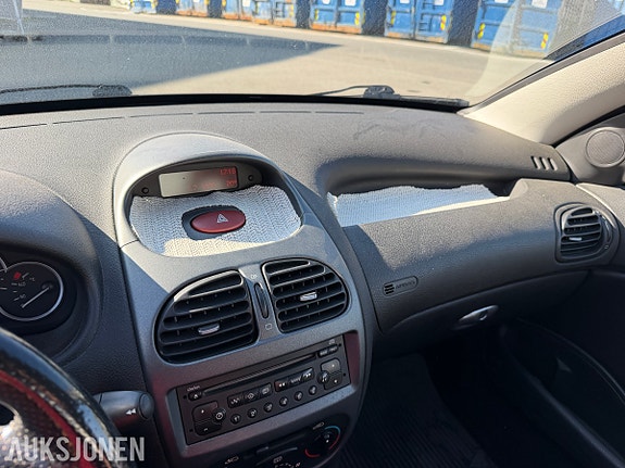 Peugeot 206 CC 21 of 30