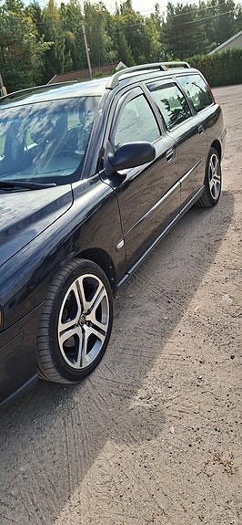 Volvo V70 2 of 20